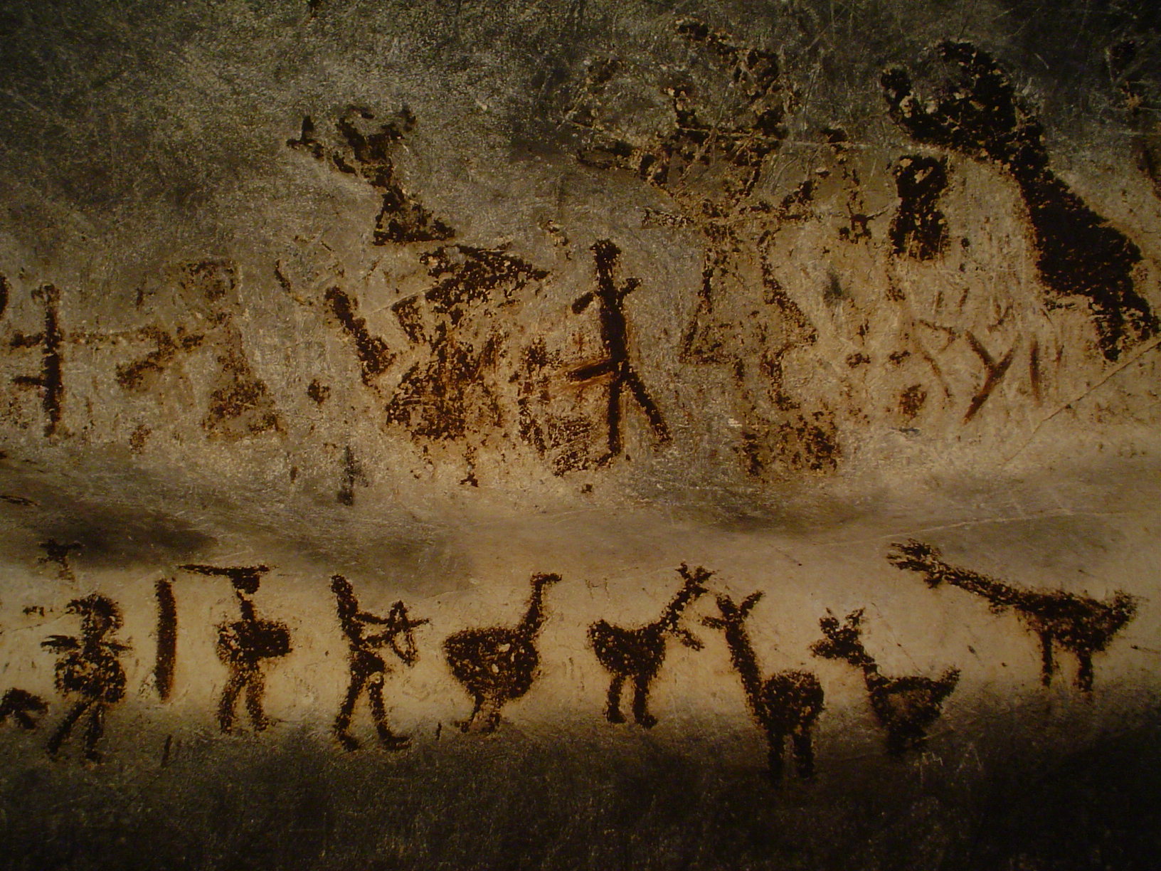 Раннее первобытное. Наскальная живопись. Наскальная живопись первобытных людей. Изображения на стенах пещер. Пещера рисунок.